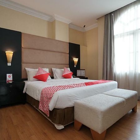 פאלמבאנג Capital O 1128 Hotel Imara מראה חיצוני תמונה