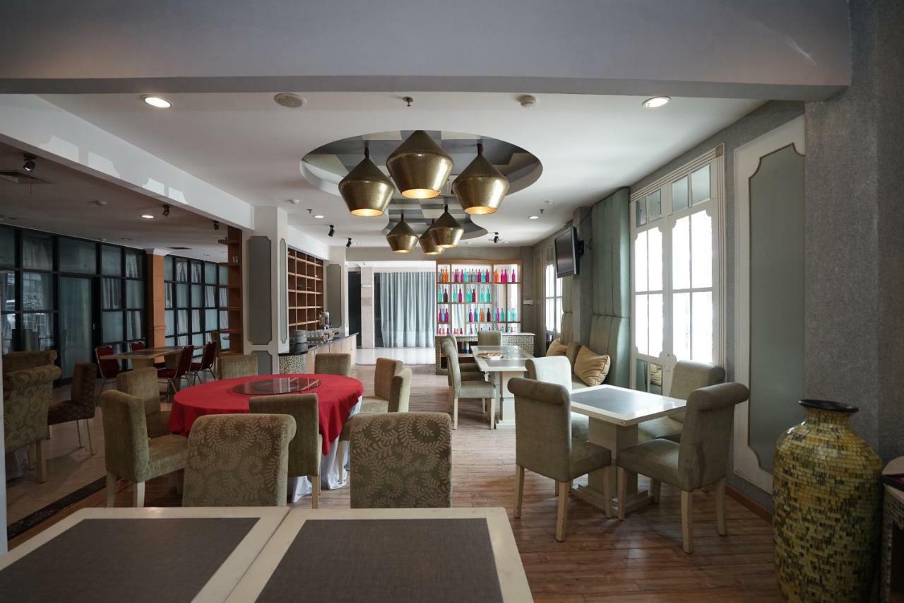 פאלמבאנג Capital O 1128 Hotel Imara מראה חיצוני תמונה