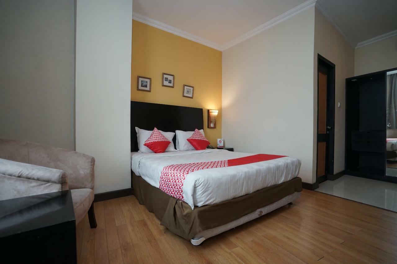 פאלמבאנג Capital O 1128 Hotel Imara מראה חיצוני תמונה