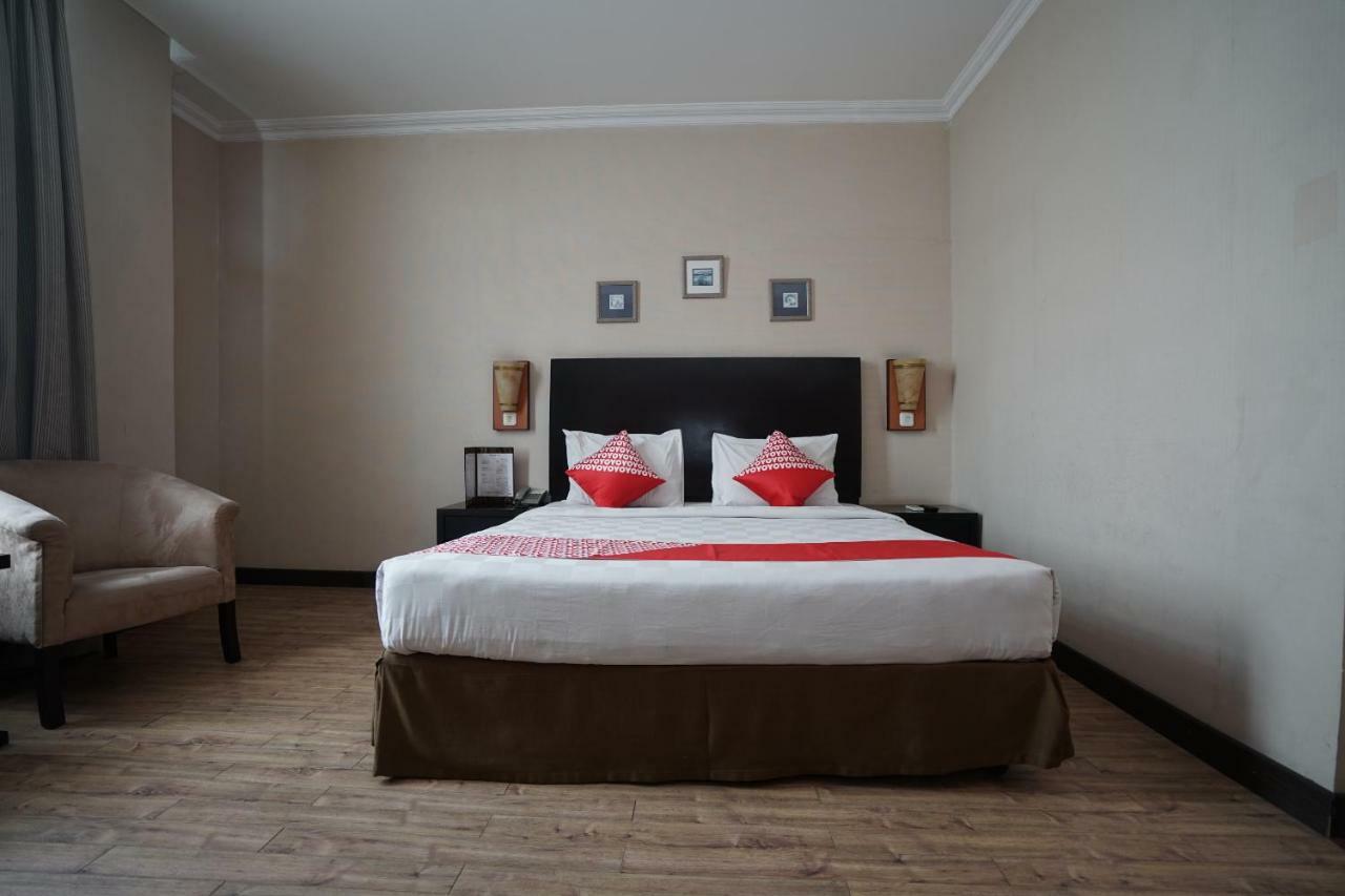 פאלמבאנג Capital O 1128 Hotel Imara מראה חיצוני תמונה