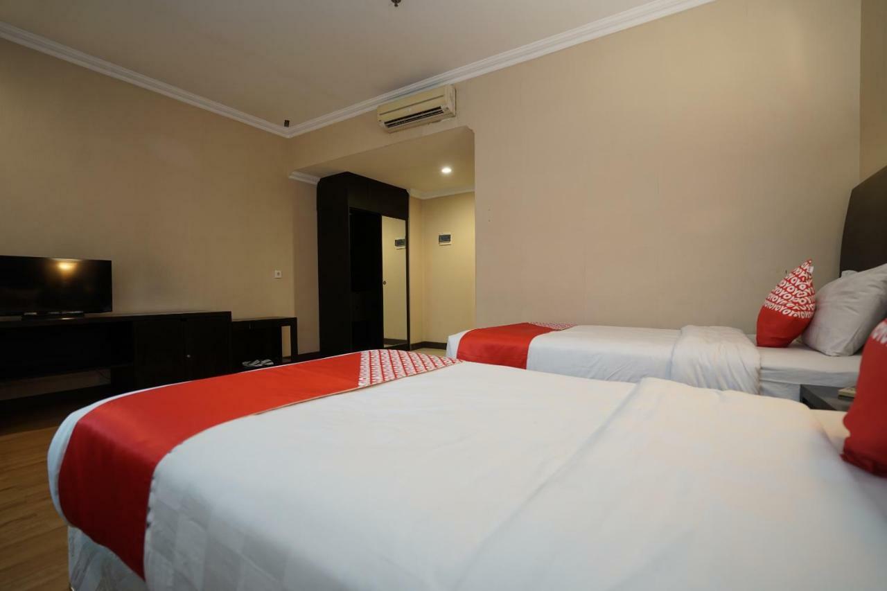 פאלמבאנג Capital O 1128 Hotel Imara מראה חיצוני תמונה