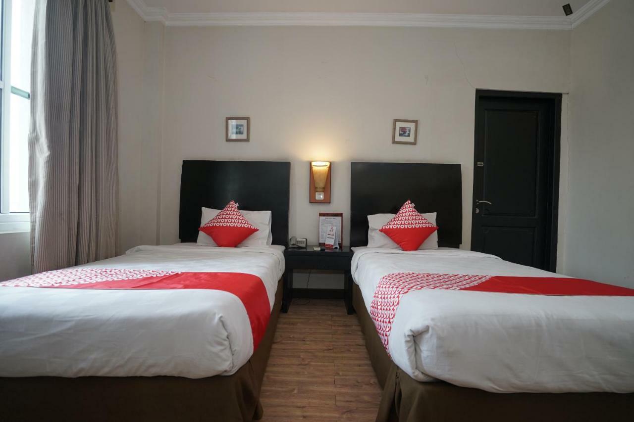 פאלמבאנג Capital O 1128 Hotel Imara מראה חיצוני תמונה