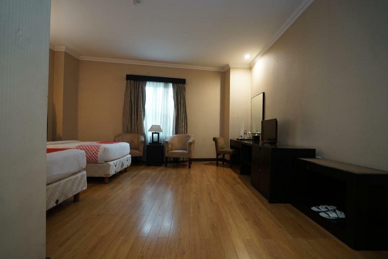 פאלמבאנג Capital O 1128 Hotel Imara מראה חיצוני תמונה