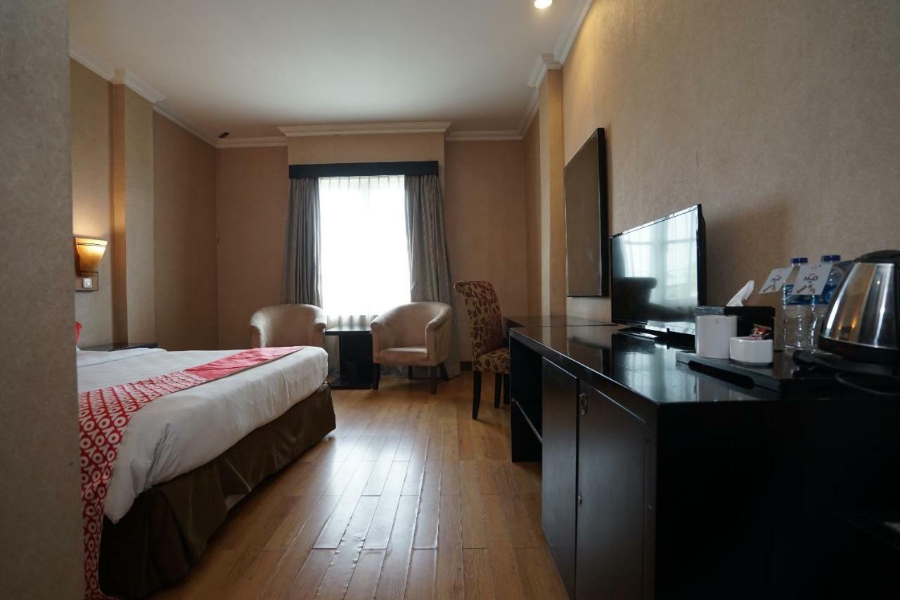 פאלמבאנג Capital O 1128 Hotel Imara מראה חיצוני תמונה