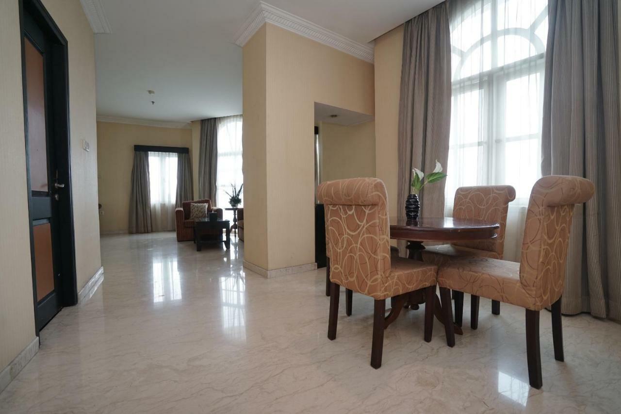 פאלמבאנג Capital O 1128 Hotel Imara מראה חיצוני תמונה