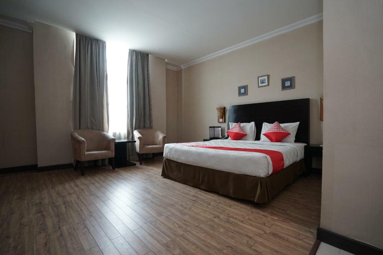 פאלמבאנג Capital O 1128 Hotel Imara מראה חיצוני תמונה
